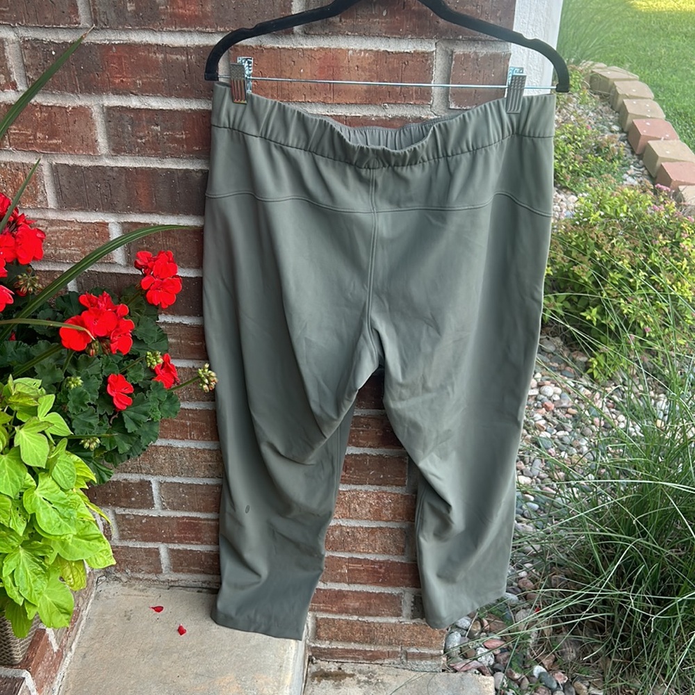 LULULEMON Ladies 10 Olive 🫒 On the go open jogger pants - Picture 7 of 9